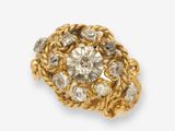 une image d'une broche en or et diamants