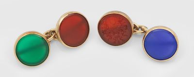 deux paires de boutons de manchette ornées de pierres rouges, vertes et bleues