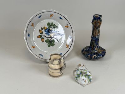 Lot comprenant : - LANGEAIS, petit pot à lait en faïence crè… - Photo 1