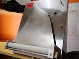 un appareil posé sur une étagère dans une cuisine