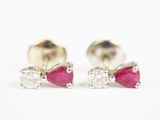 une paire de boucles d'oreilles en rubis et diamants sur fond blanc