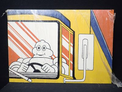 une boîte sur laquelle figure l'image d'un homme au volant d'un camion