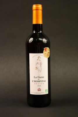 une photo d'une bouteille de vin rouge sur fond noir