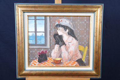 un tableau représentant une femme assise à une table avec une tasse de café