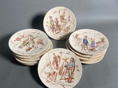 six assiettes marron et blanches, ornées de dessins représentant des personnes, posées sur une table