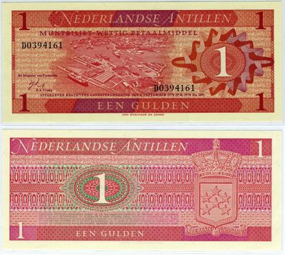 un gros plan de deux billets de banque différents sur lesquels figure l'image d'un bateau
