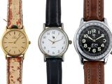 Trois modèles de montres différents sont présentés sur un fond blanc