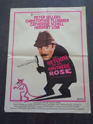 l'affiche du film « La Panthère rose », sur laquelle figure un homme coiffé d'un fedora et tenant une loupe