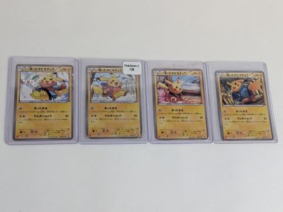 un lot de quatre cartes Pokémon posées sur une table