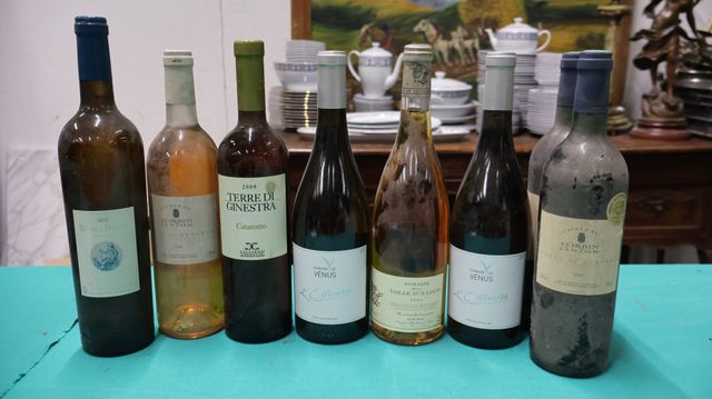 Lot comprenant 8 bouteilles de vin blanc, 1 Baron du Bachen, 1 Ch...