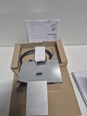 une boîte contenant une imprimante et une souris