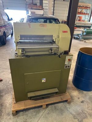 an image of a machine that is sitting on a pallet