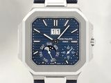 un gros plan d'une montre au cadran bleu