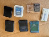de nombreux types d'appareils électroniques disposés sur une table