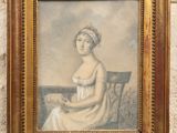 tableau représentant une femme en robe blanche assise sur une chaise