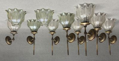 Huit appliques et deux tulipes en plus.