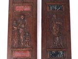 paire de panneaux anciens en bois sculpté représentant des scènes religieuses