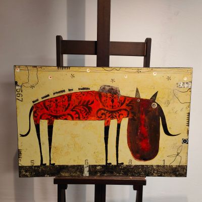 un tableau posé sur un chevalet représentant une vache