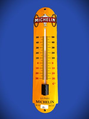 thermomètre Michelin avec une échelle de température sur fond bleu