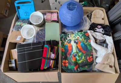 134 / 1 palette de 145 kg de mix (abats-jour papier, b…