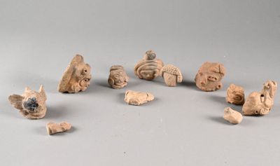 TAINO, Saint Domingue Ensemble de petits éléments en terre c…