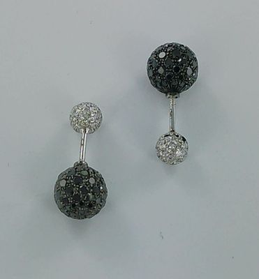 Paire de clous d'oreilles or gris réversibles sertis d'un cô…