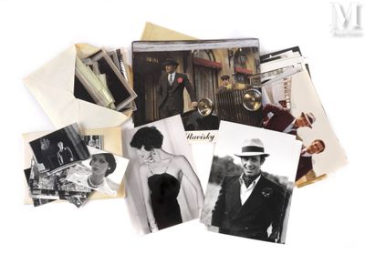 une pile de vieilles photos de gens et de musique