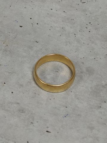 Alliance en or 18 carats 750 millièmes. Poids brut : 4,87gr