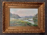peinture d'un paysage avec une rivière et des montagnes en arrière-plan