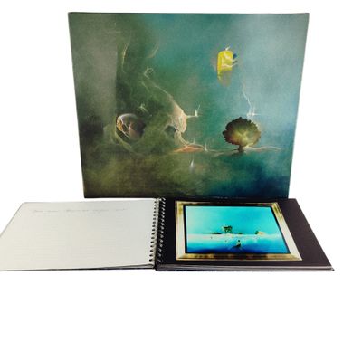 une photo d'un livre sur lequel figure l'image d'un poisson