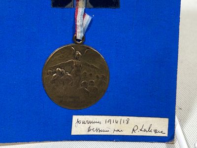 LALIQUE, Médaille en métal inscrite "Pour les blessés de la …