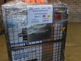un chariot dans lequel se trouve un tas d'oranges