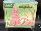 gros plan d'une boîte de cartes pokemon sur une table