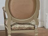 a chair that is sitting in a corner of a room