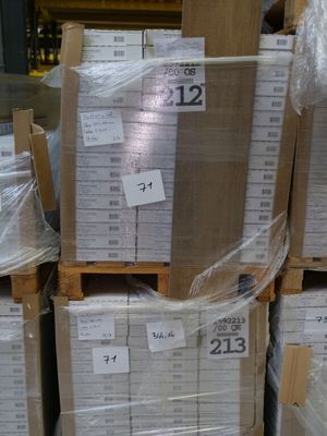 plusieurs boîtes empilées les unes sur les autres