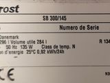 une étiquette au dos d'un réfrigérateur sur laquelle est inscrit « westrost »