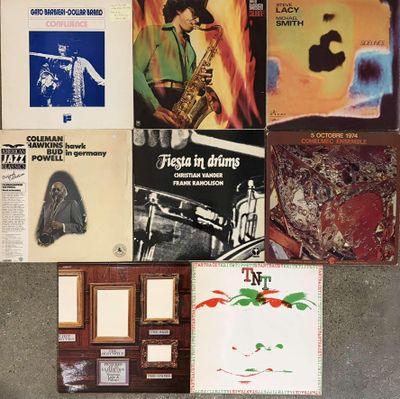 beaucoup de disques par terre, avec des images dessus