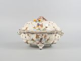 an image of a tureeny dish with a lid