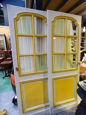 Paire de portes en bois peint agrémentée d'une vitre dans sa… - Photo 1