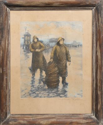 une vieille photo montrant deux hommes marchant dans l'eau avec un seau