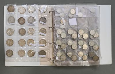 beaucoup de pièces rangées dans un étui transparent