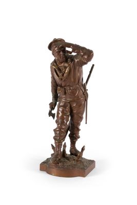 statue en bronze représentant un homme armé, sur fond blanc