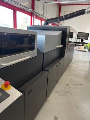 a machine that is sitting in the middle of a room