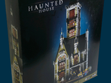 une boîte contenant une maison hantée en Lego
