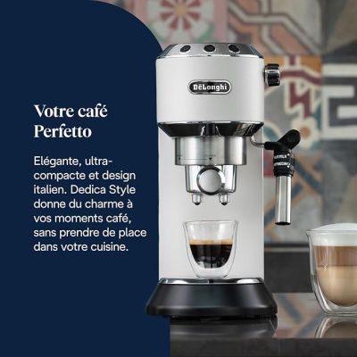 une photo d'une machine à café posée sur une table, à côté d'une tasse de café