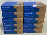 quatre boîtes de chargeurs Smart bleus sont empilées les unes sur les autres