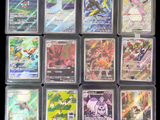 beaucoup de cartes pokemon différentes sur la table