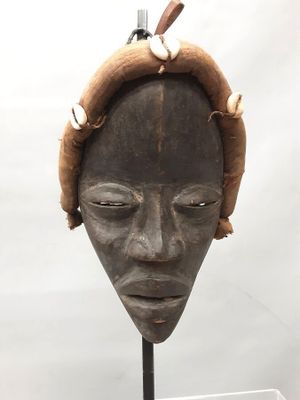 Masque Dan en bois sculpté. H : 24 cm