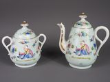 paire de théières en porcelaine chinoise avec leurs couvercles