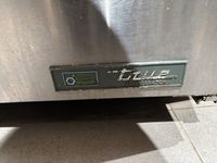 Un caisson réfrigéré TRUE positif inox une porte (photo 2)